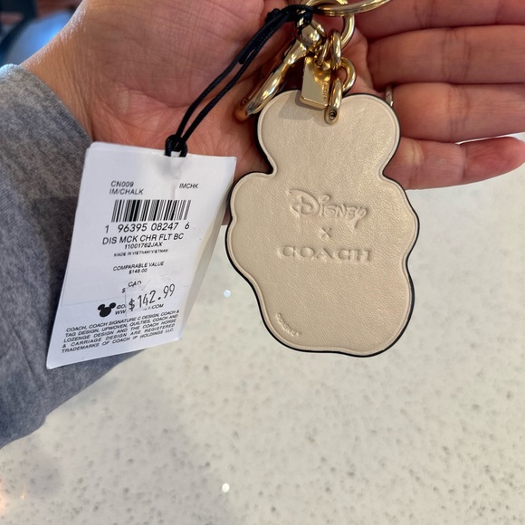 🆕 Coach Disney X Coach Mickey. 💝💝
Mouse Bag Charm - Picture 5 of 5